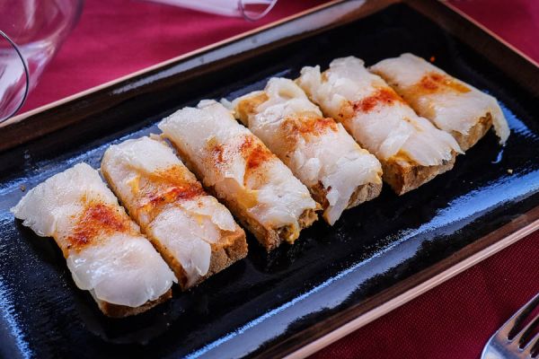 Kabeljau mit Salmorejo